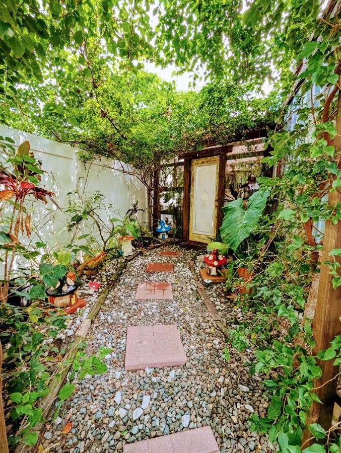 Вилла Cozy Af Tiny-House Oasis Тампа Экстерьер фото